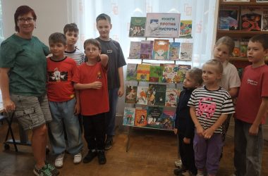У выставки Книги против пустоты