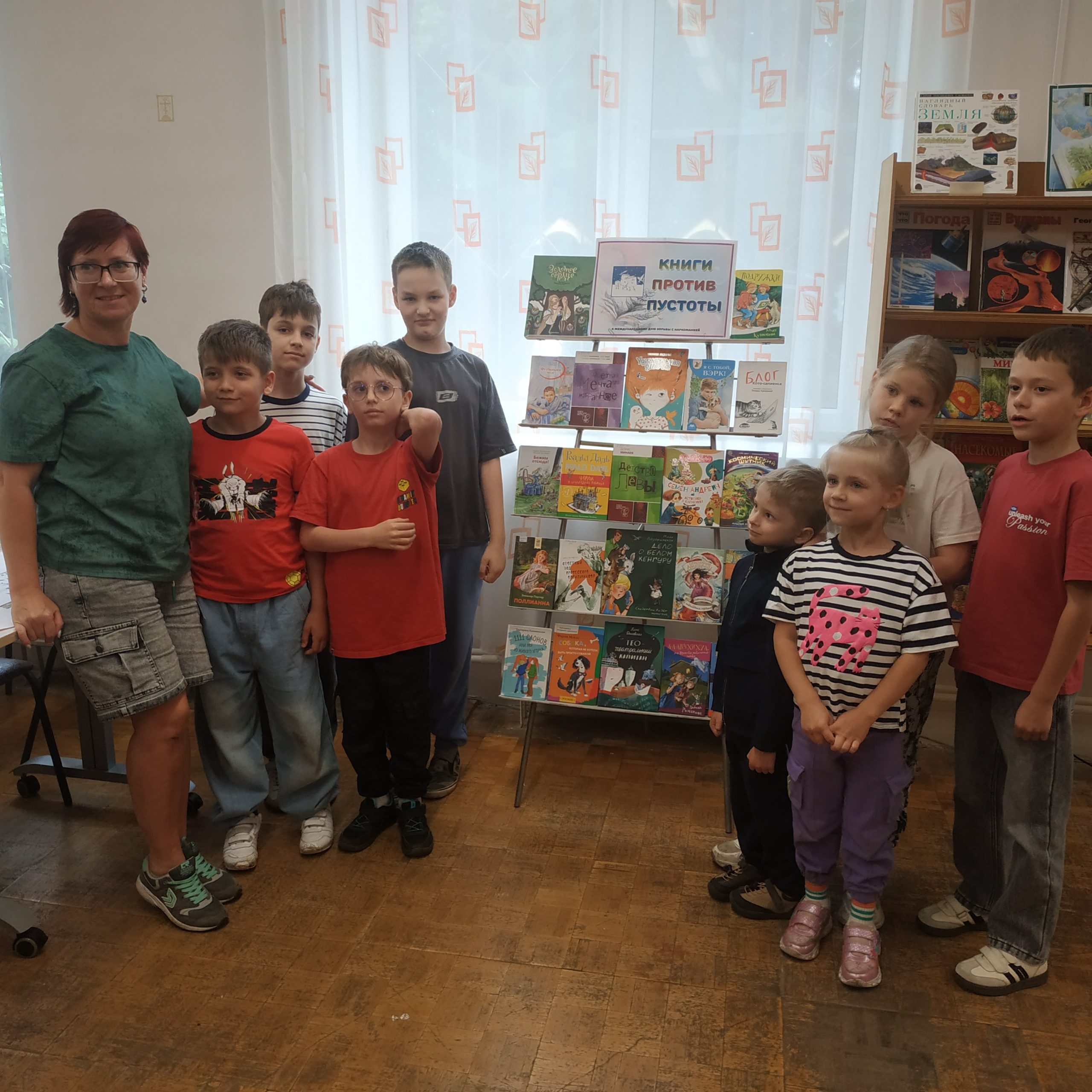 У выставки Книги против пустоты